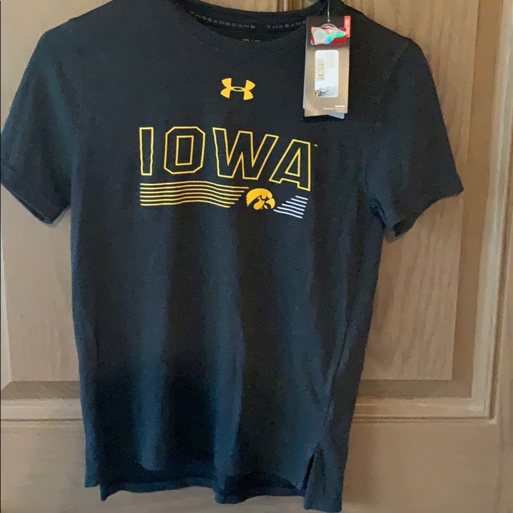 Under armor Iowa Hawkeyes youth T-shirt NWT!